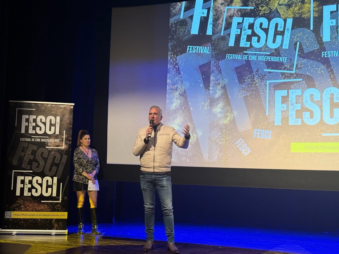 Mike Hostench invitado especial